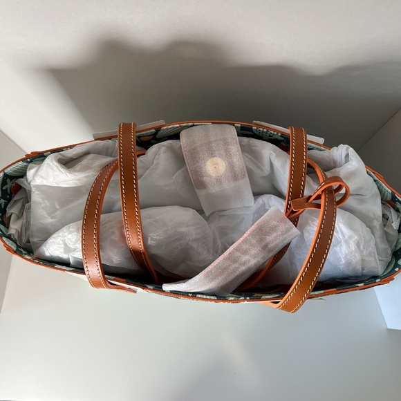 Dooney & Bourke X Disney | EPCOT International Flower and Garden Festival - Picture 4 of 6